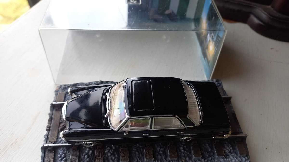 007 Mercedes Benz 250se - OctoPussy