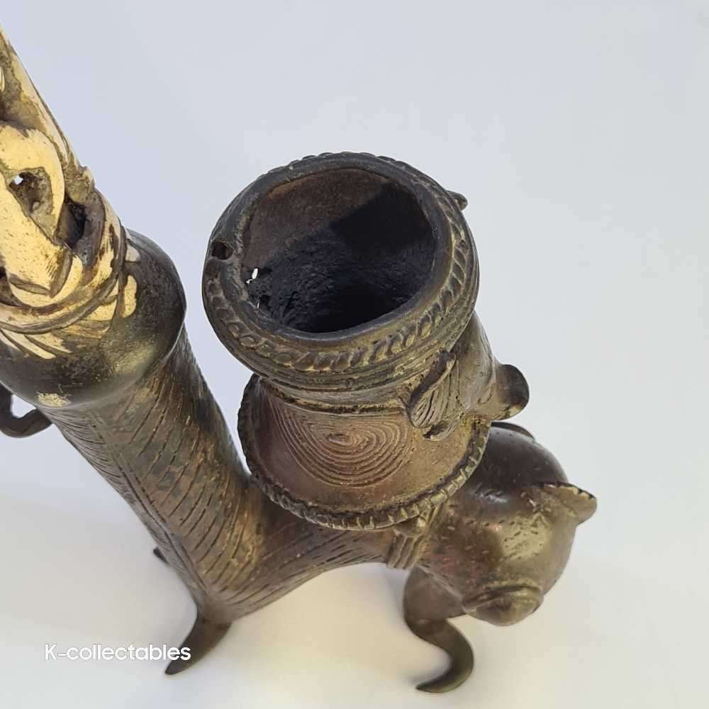 Bamum, Cameroon Grasslands antique ceremonial and prestige bone and bronze pipe. King's pipe