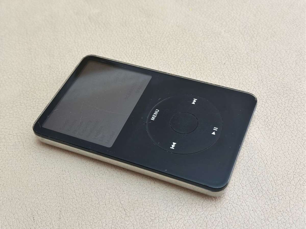 Apple iPod classic 5th Generation Black MA446ZP - 30GB