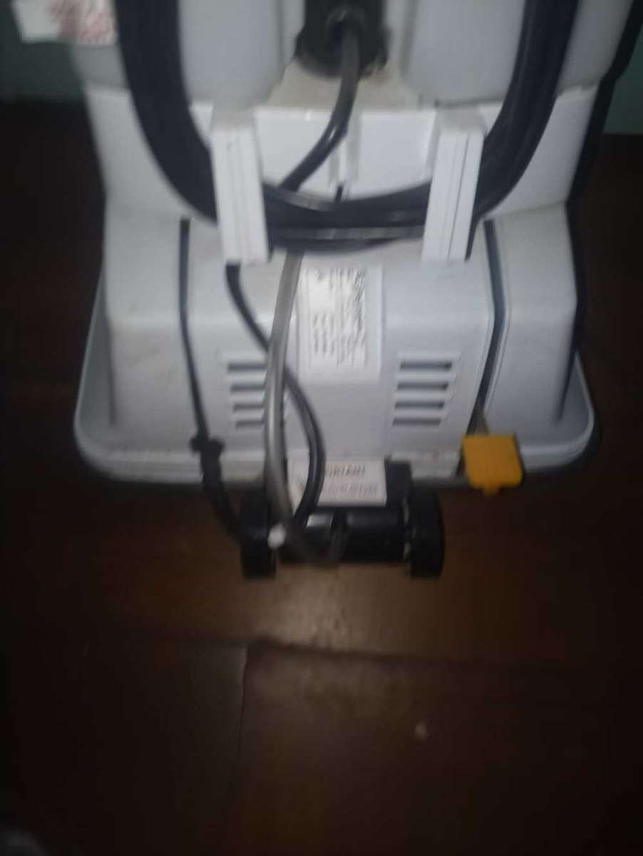 ELECTROLUX 6 in 1 carpet shampooer