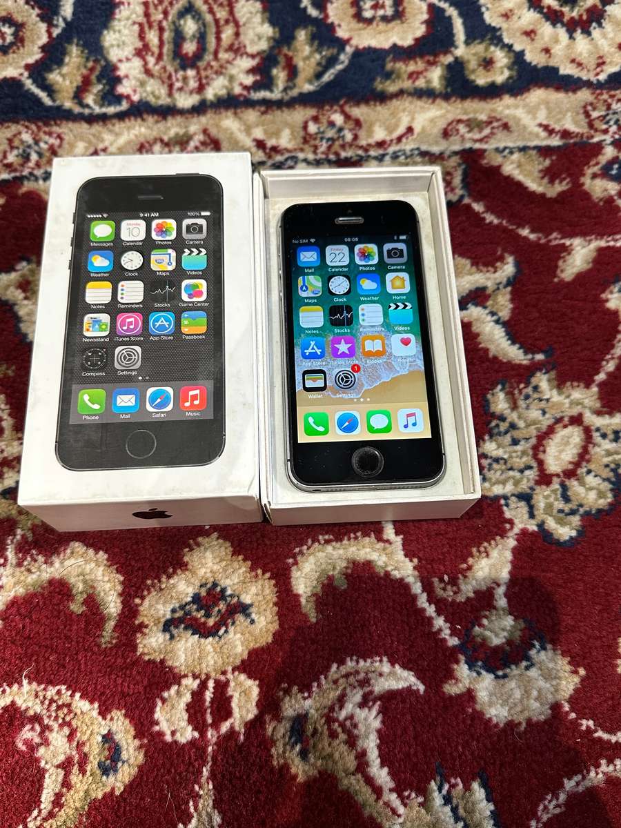 Collectors item iPhone 5s with original box