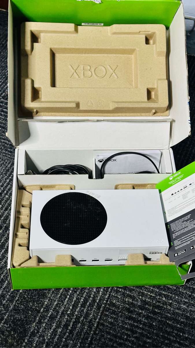 XBOX SERIES S 512GB + 6 GAMES