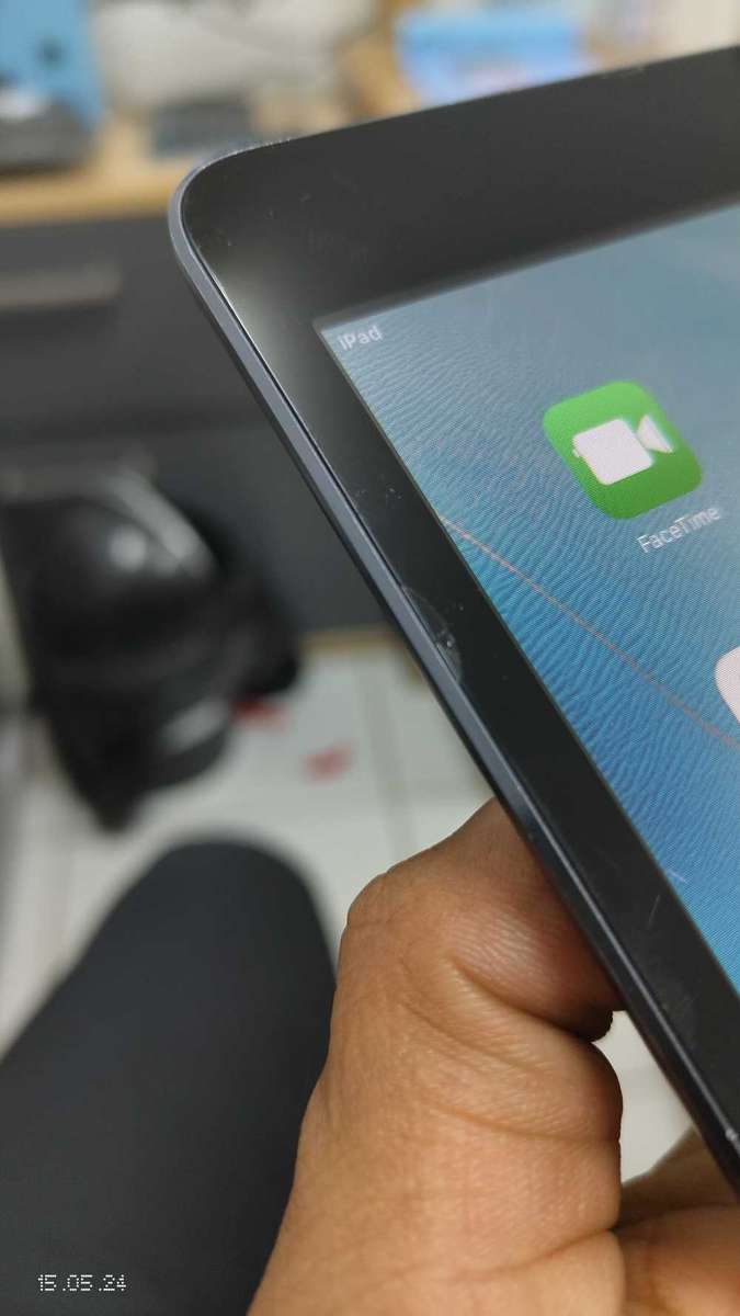 iPad mini 64Gb wifi only Black (small crack Touch){pre Owned}