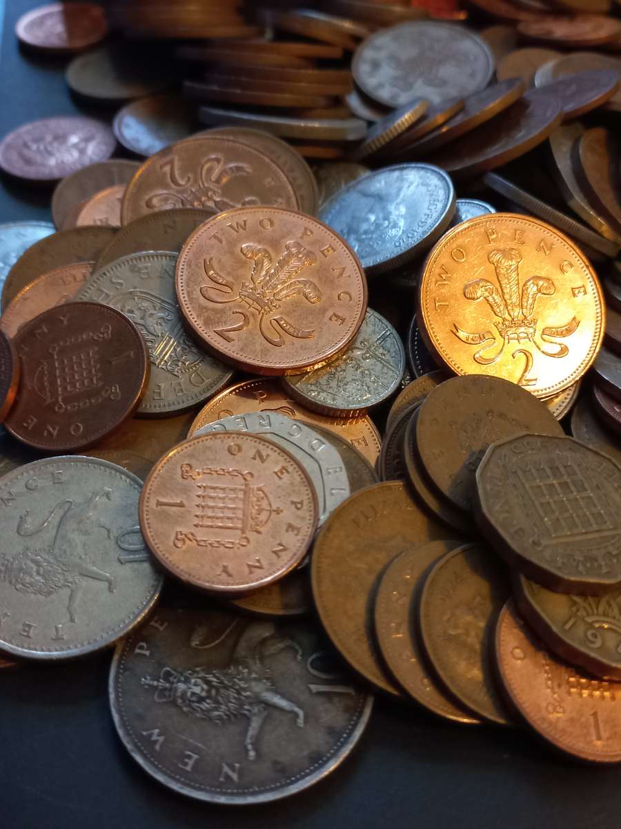 190 Mixed UK Coins in Vintage British Sweets Tin