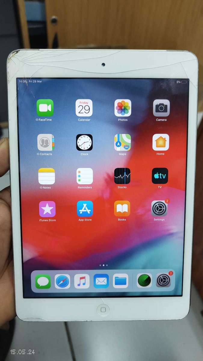 iPad mini 2 16GB cellular+ wifi Silver (Broken Touch) (Pre-owned)