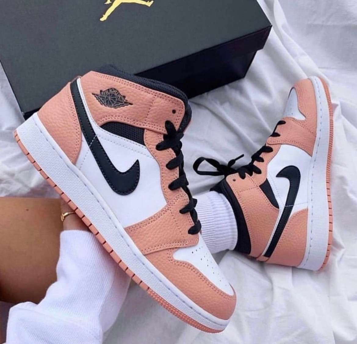 NIke Jordans 1 Retro High