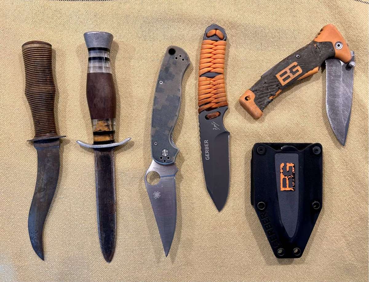Collection of knives ( see description )