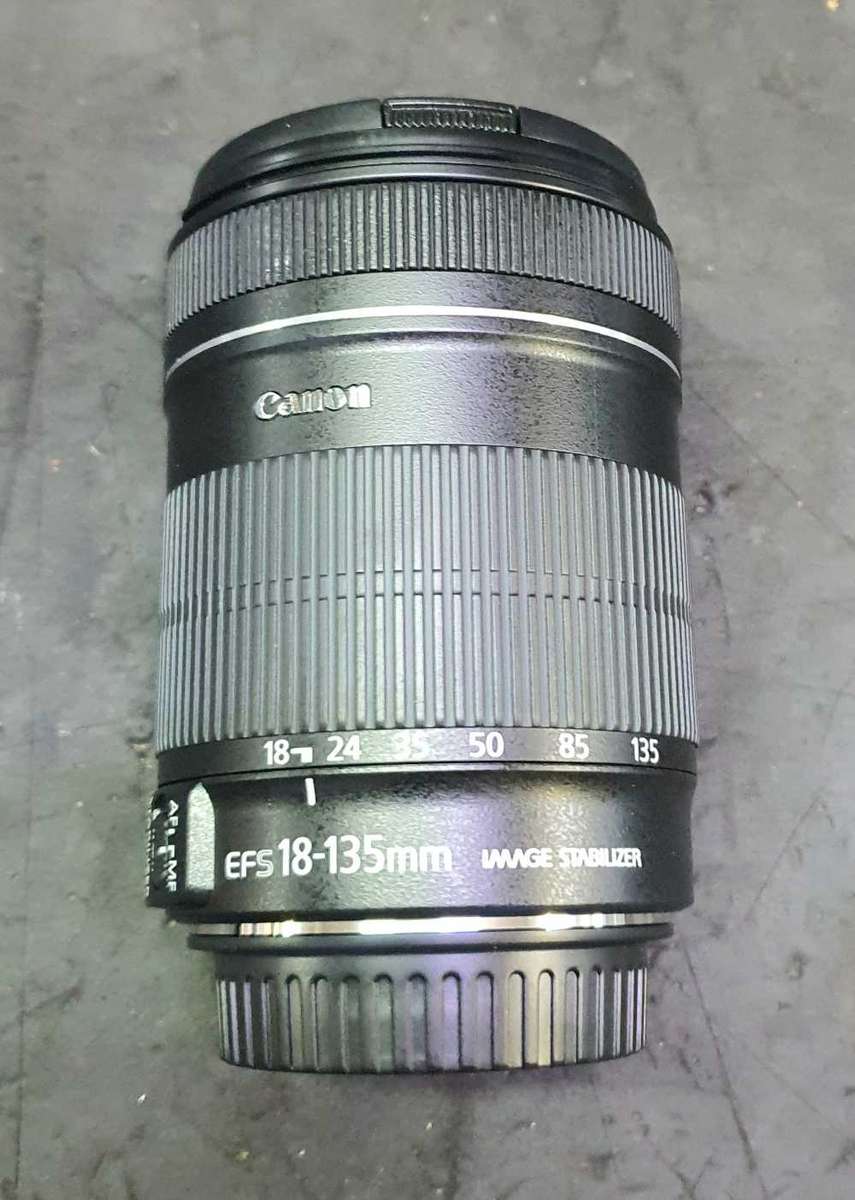 Canon EOS 18-135mm f/3.5-5.6 is lens