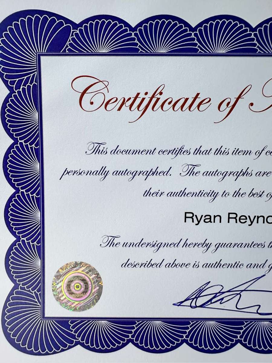 AUTHENTIC AUTOGRAPH BY RYAN REYNOLDS- WITH COA - AWESOME PIECE