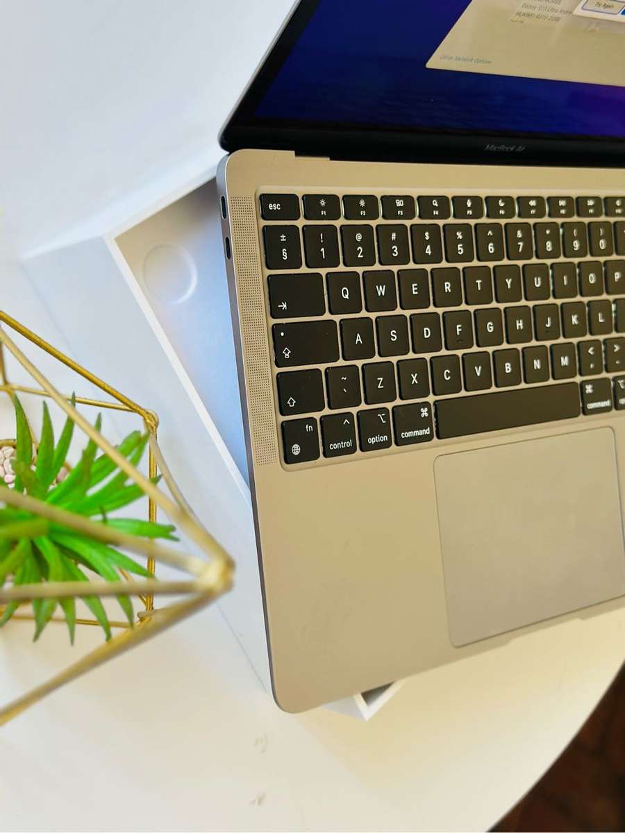 MacBook Air (13-inch, 2020, M1 Chip) 256GB SSD Available