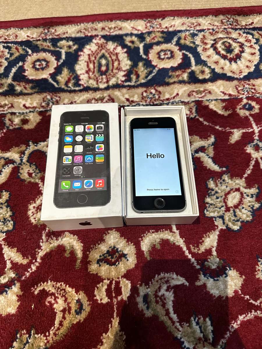 Collectors item iPhone 5s with original box