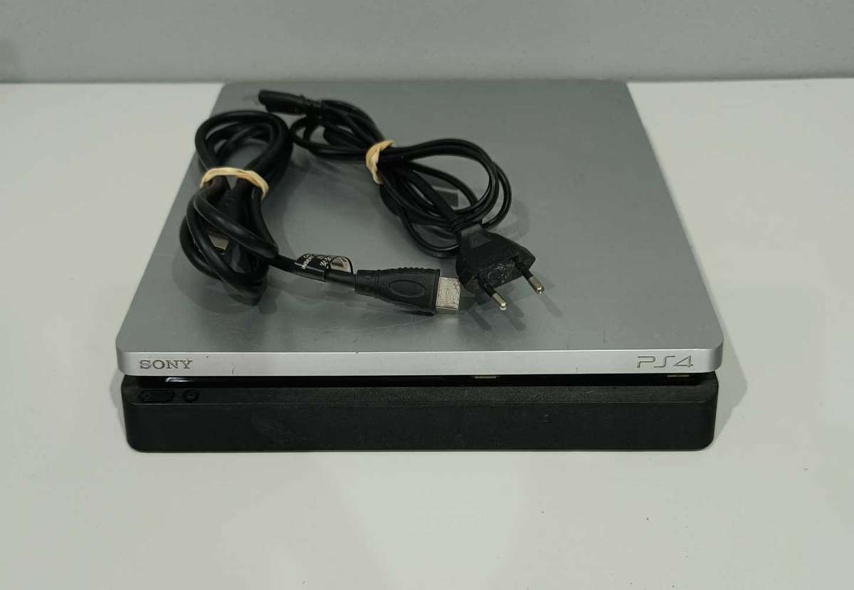 Playstation 4 Slim Limited Edition GT 1TB