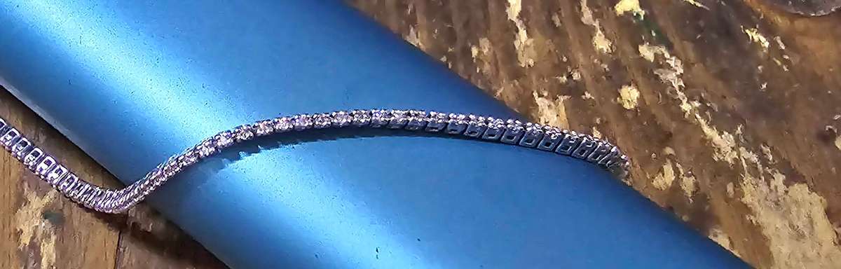 Magnificient Solid Whitegold Tennis Bracelet 1 Carat Natural Diamonds