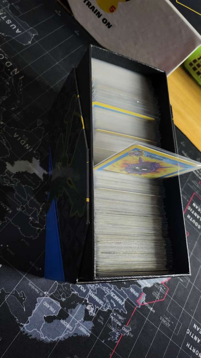 MASSIVE 1999 VINTAGE LOT OF POKEMON CARDS FOR SALE