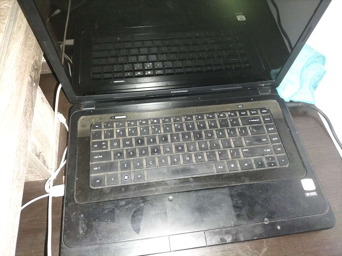 compaq presario cq57,needs needs new battery,works on charger