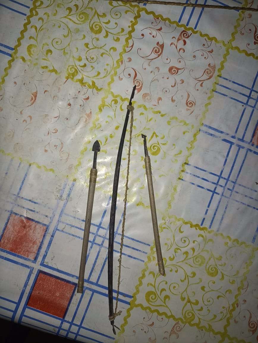 Koisan /Bushman bow and spheres