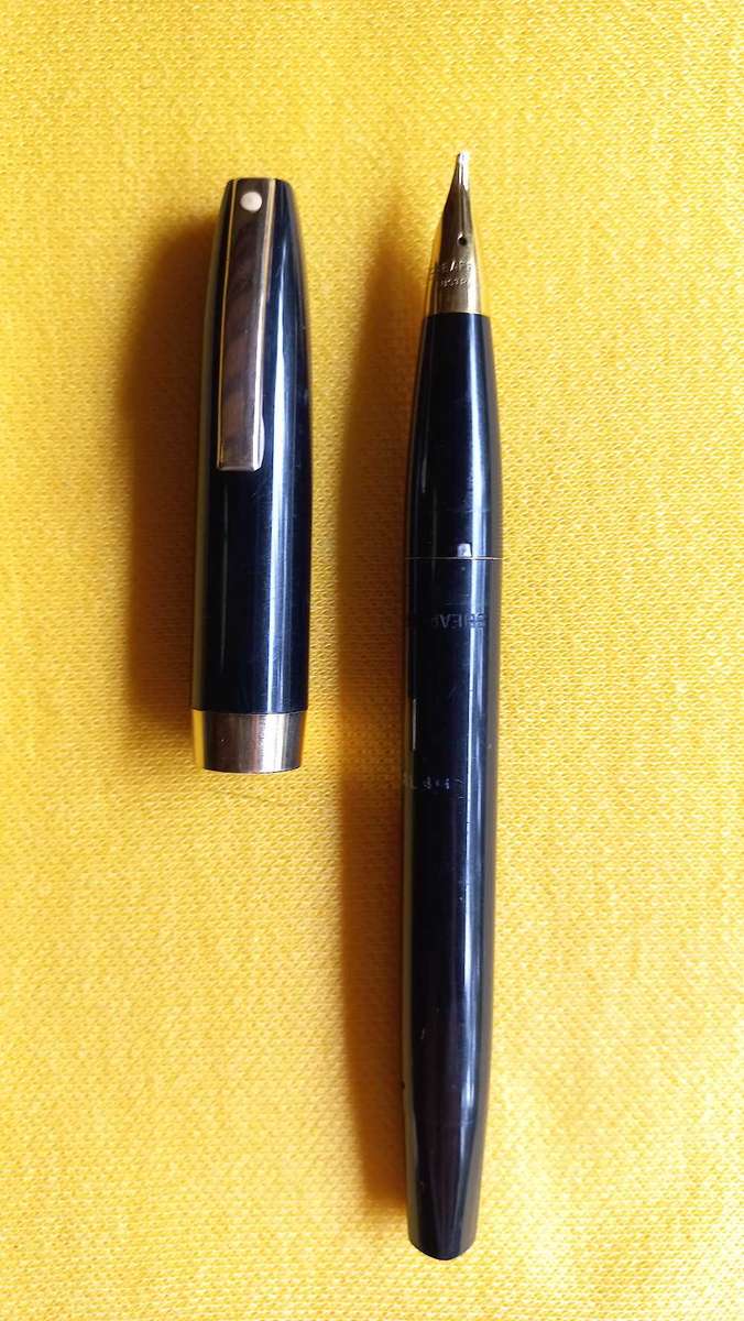 Vintage Sheaffer fountain pen- white dot