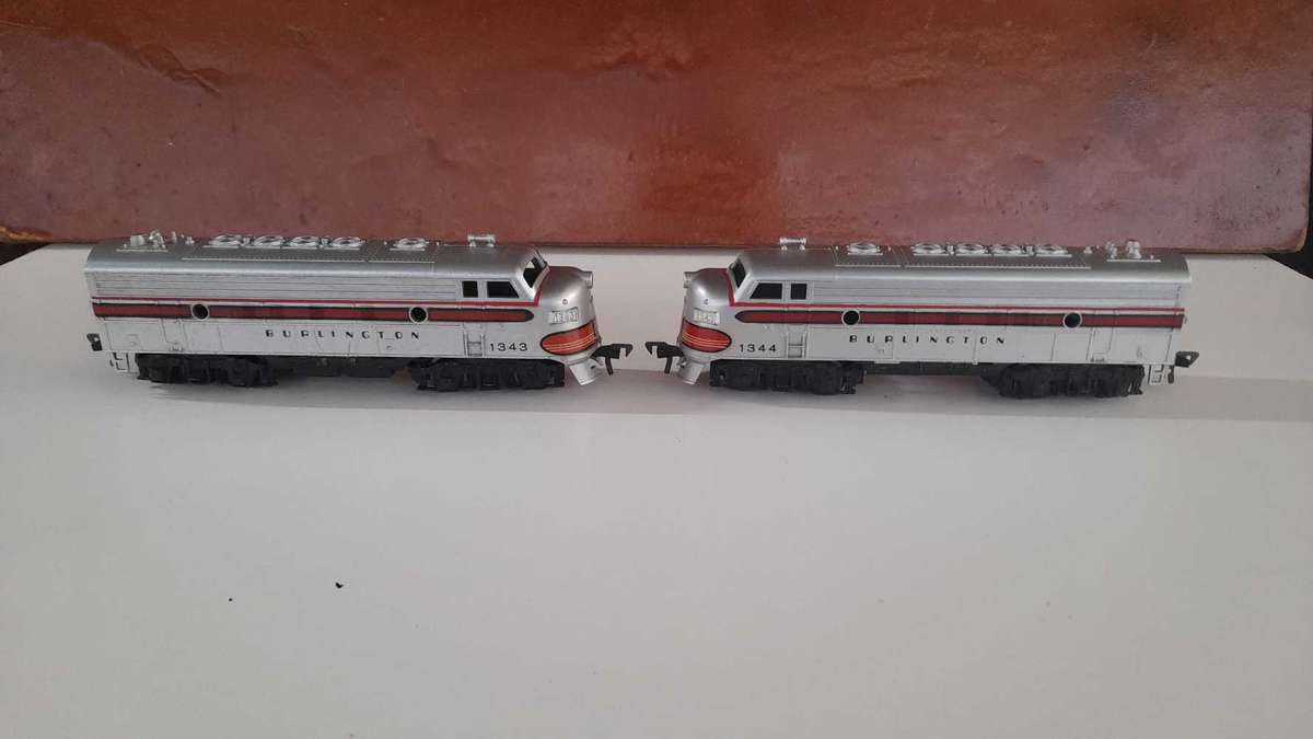 FLEISCHMANN HO DIESEL LOCOMOTIVES - BURLINGTON SET