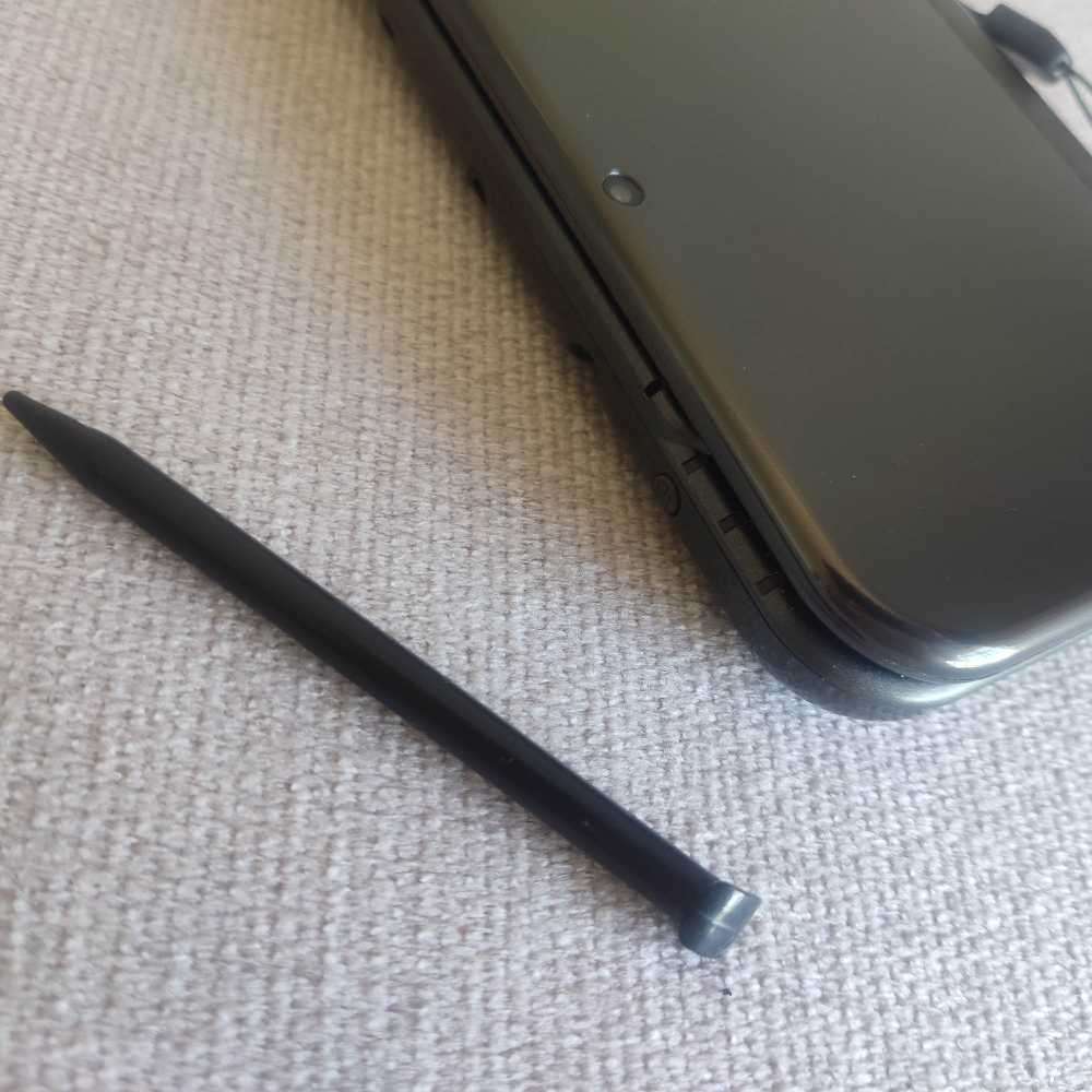 `New` Nintendo 3dsxl console with original stylus and charger