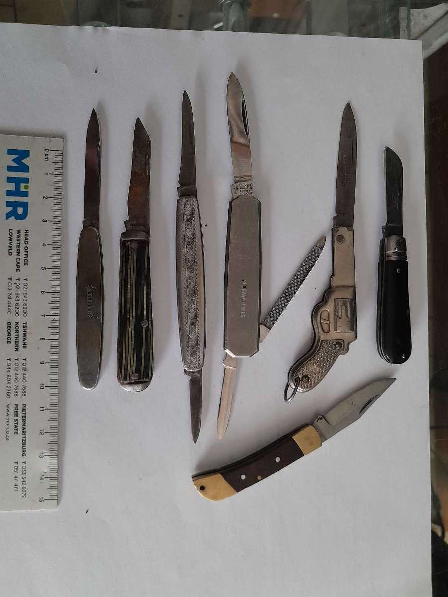 Collection of vintage mini knives.