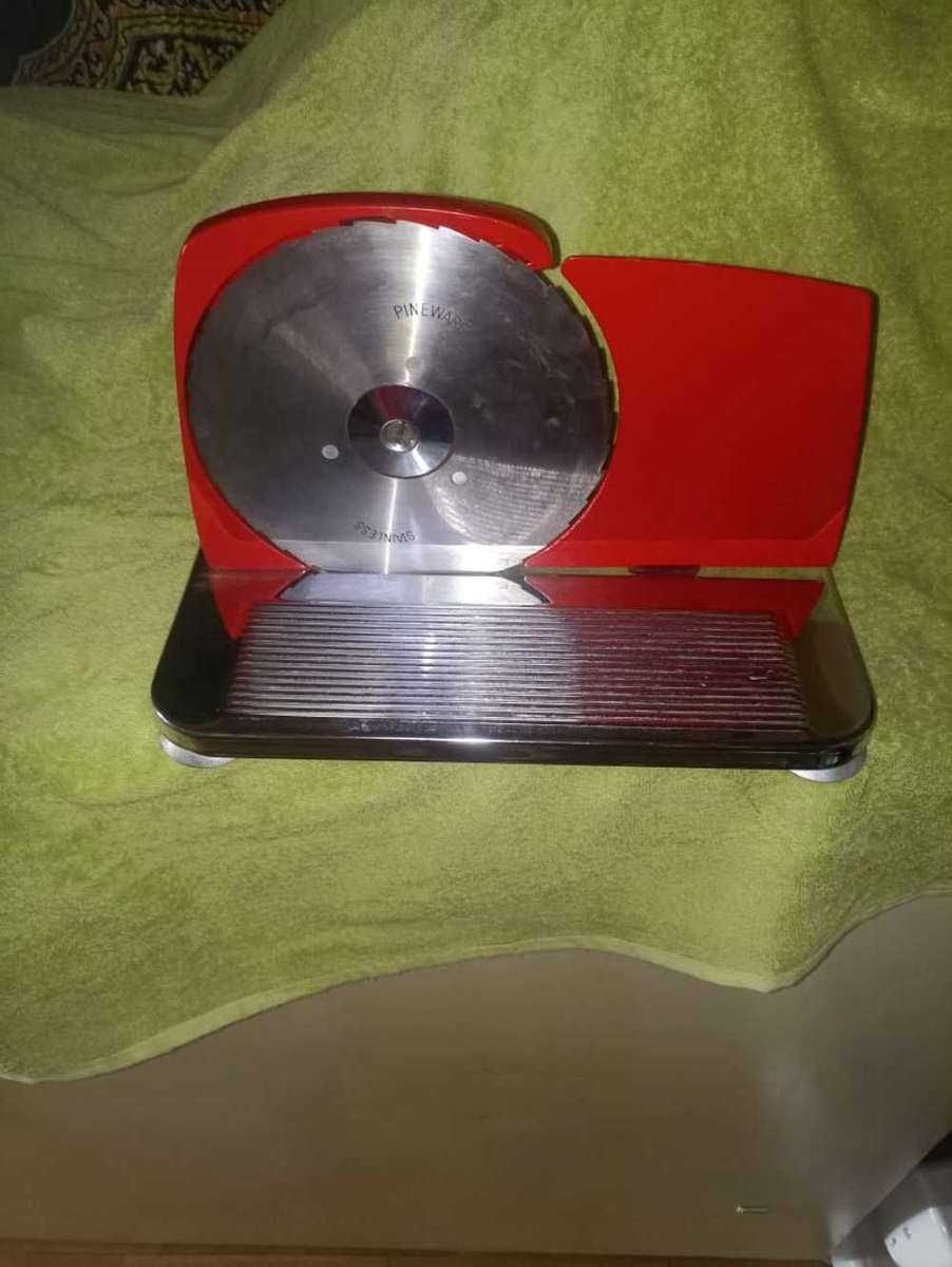 Renovated Pineware bread slicer