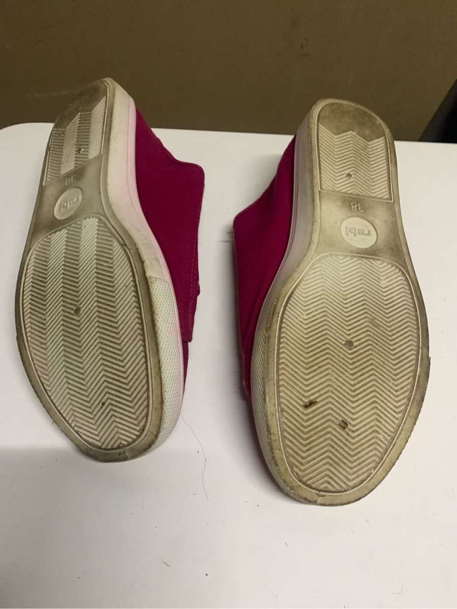 Cotton on sneakers uk5