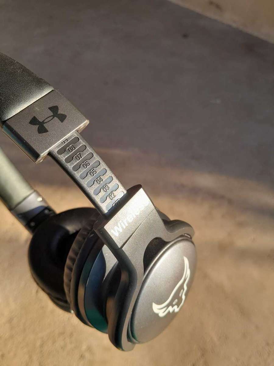 UNDER ARMOUR WIRELESS HEADPHONES