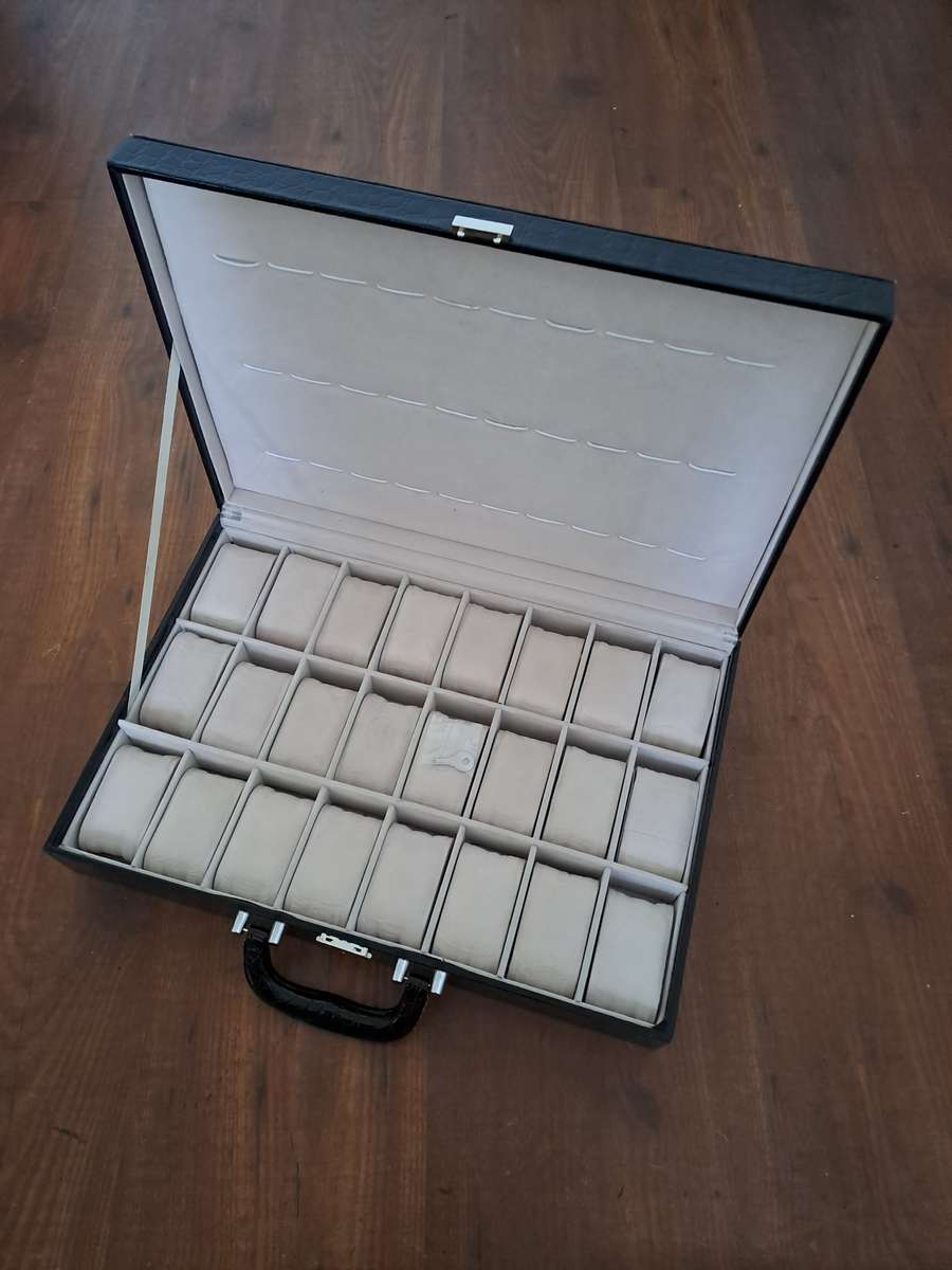 24 Piece Watch Case