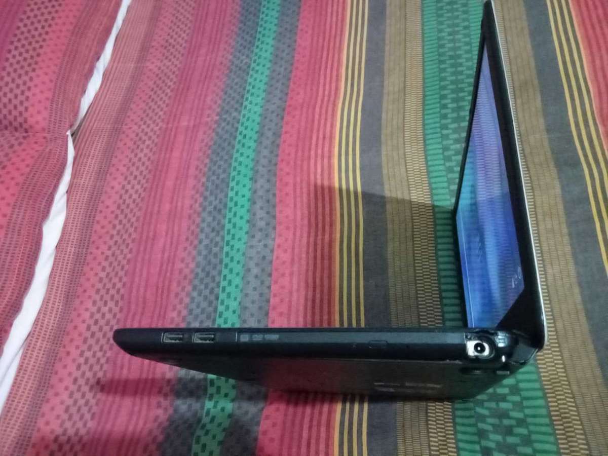 Acer E1-570 Core i3/12 Gig Ram/500 Gig HHD/Intel HD GFX Laptop