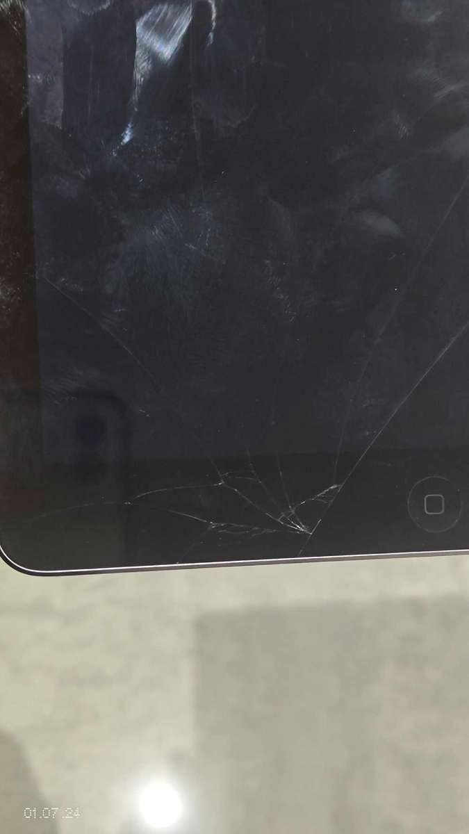 Apple iPad Air 128GB Cellular + WiFi (Cracked Touch)