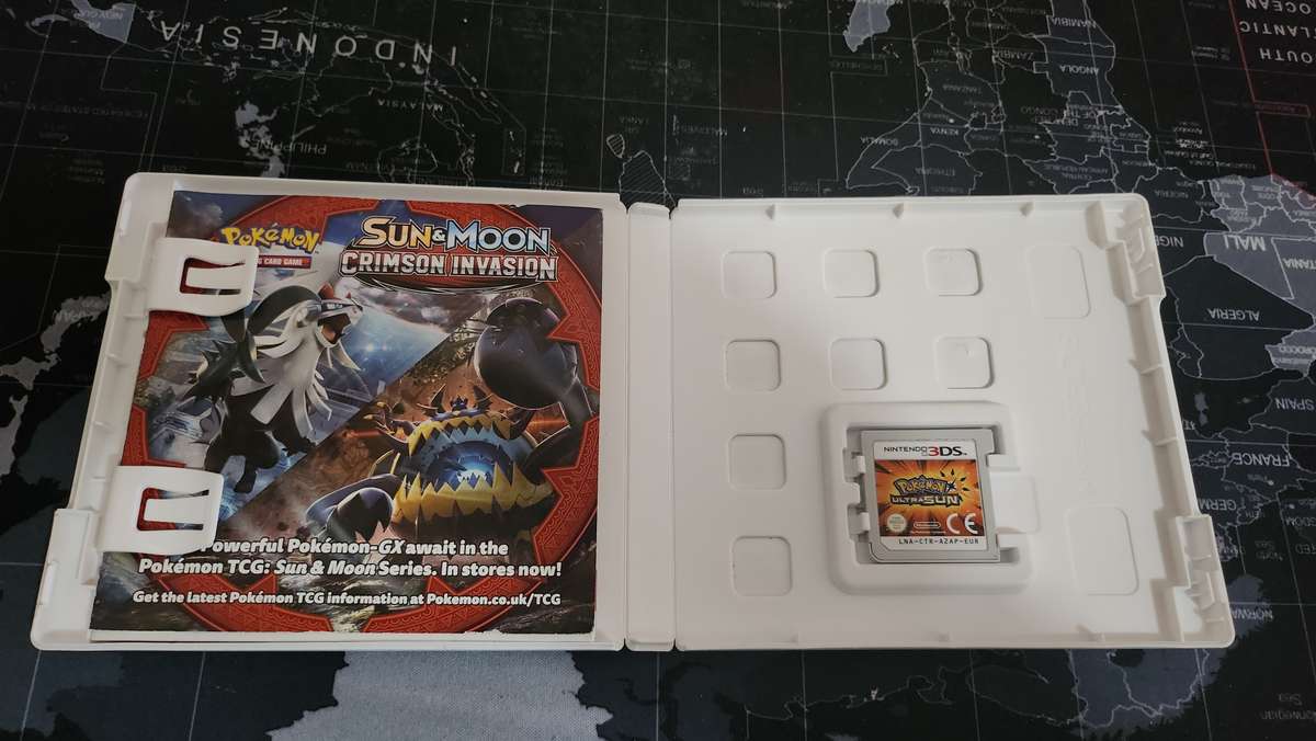 3DS Pokemon UltraSun game + promo card