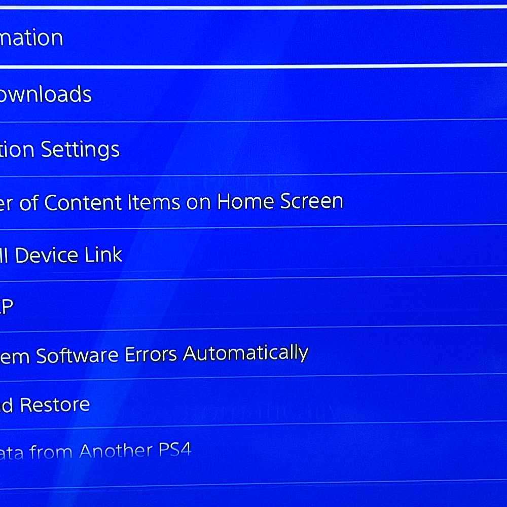 Playstation 4 Slim 1Tb +2 controllers  plus One game