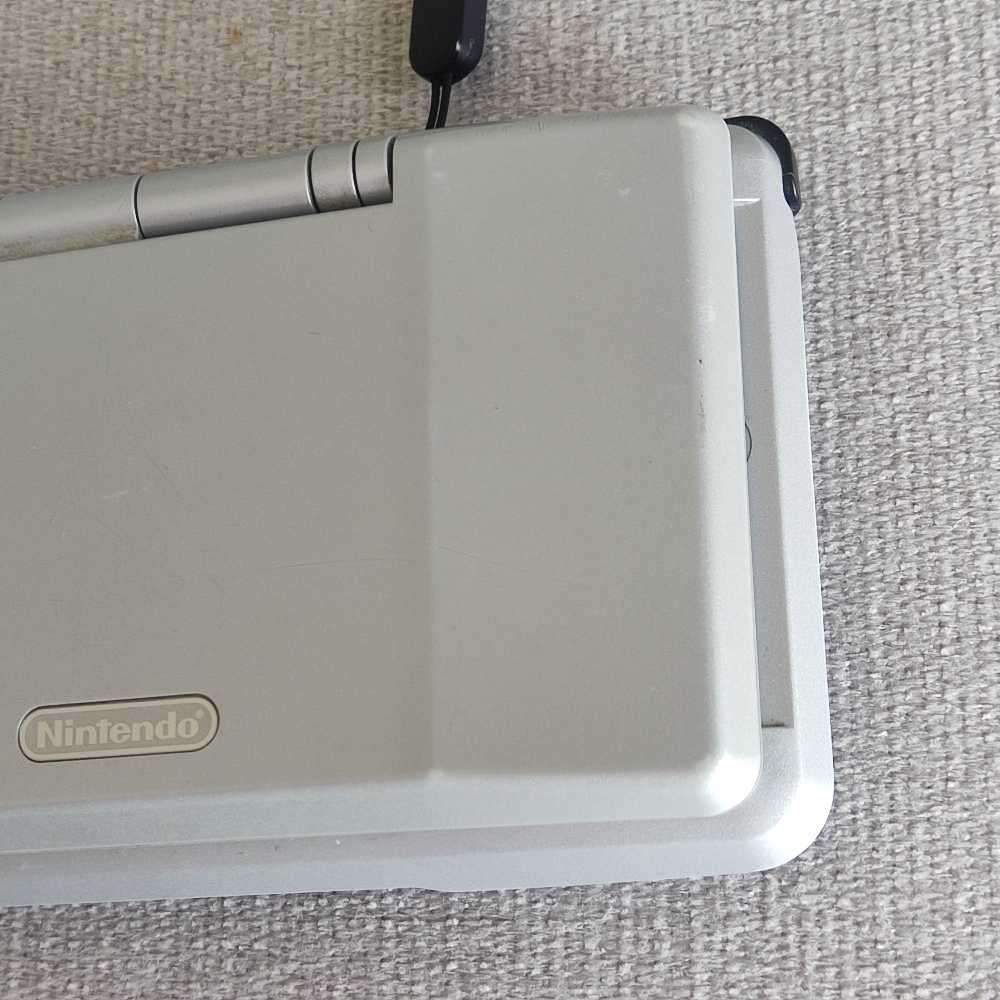 Nintendo ds console +USB charger