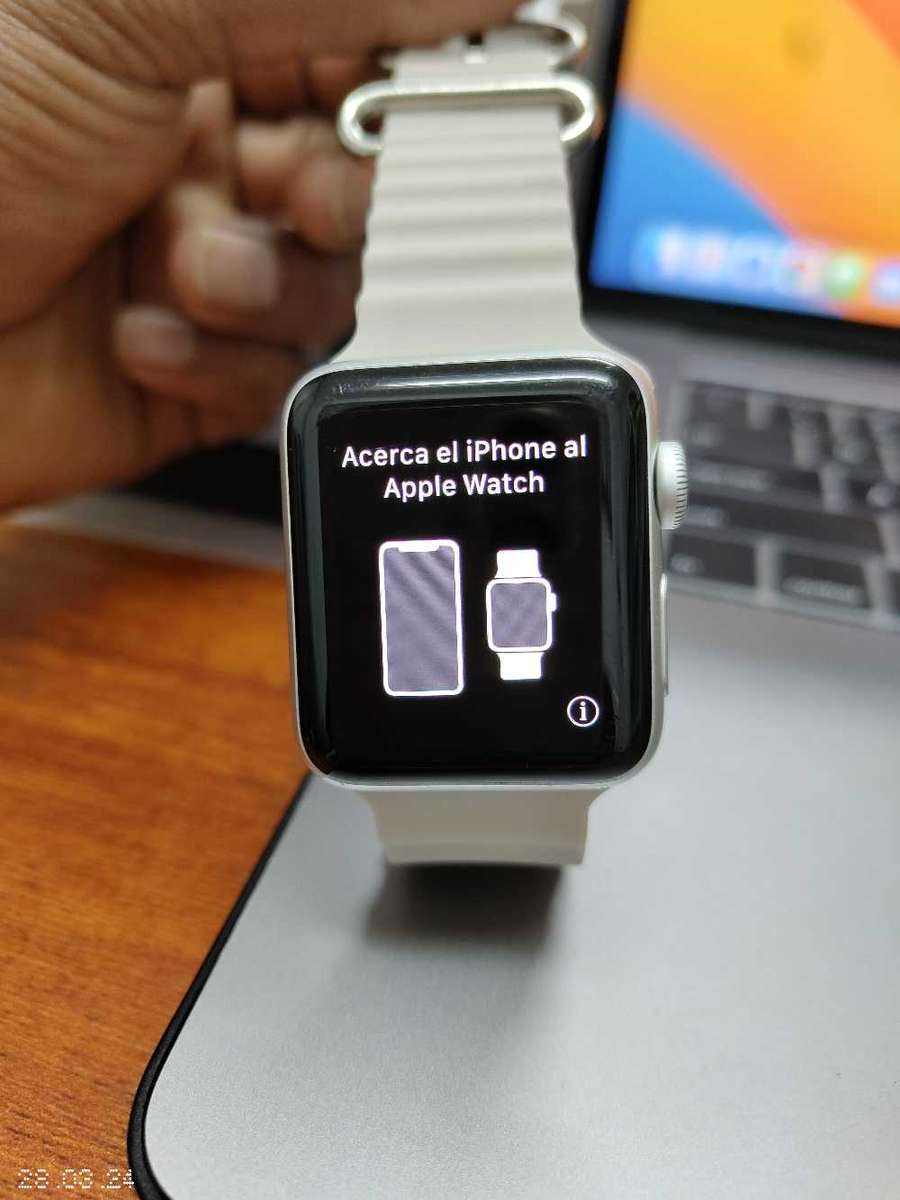 Apple watch series 2 38MM nike Silver (Pre owned)