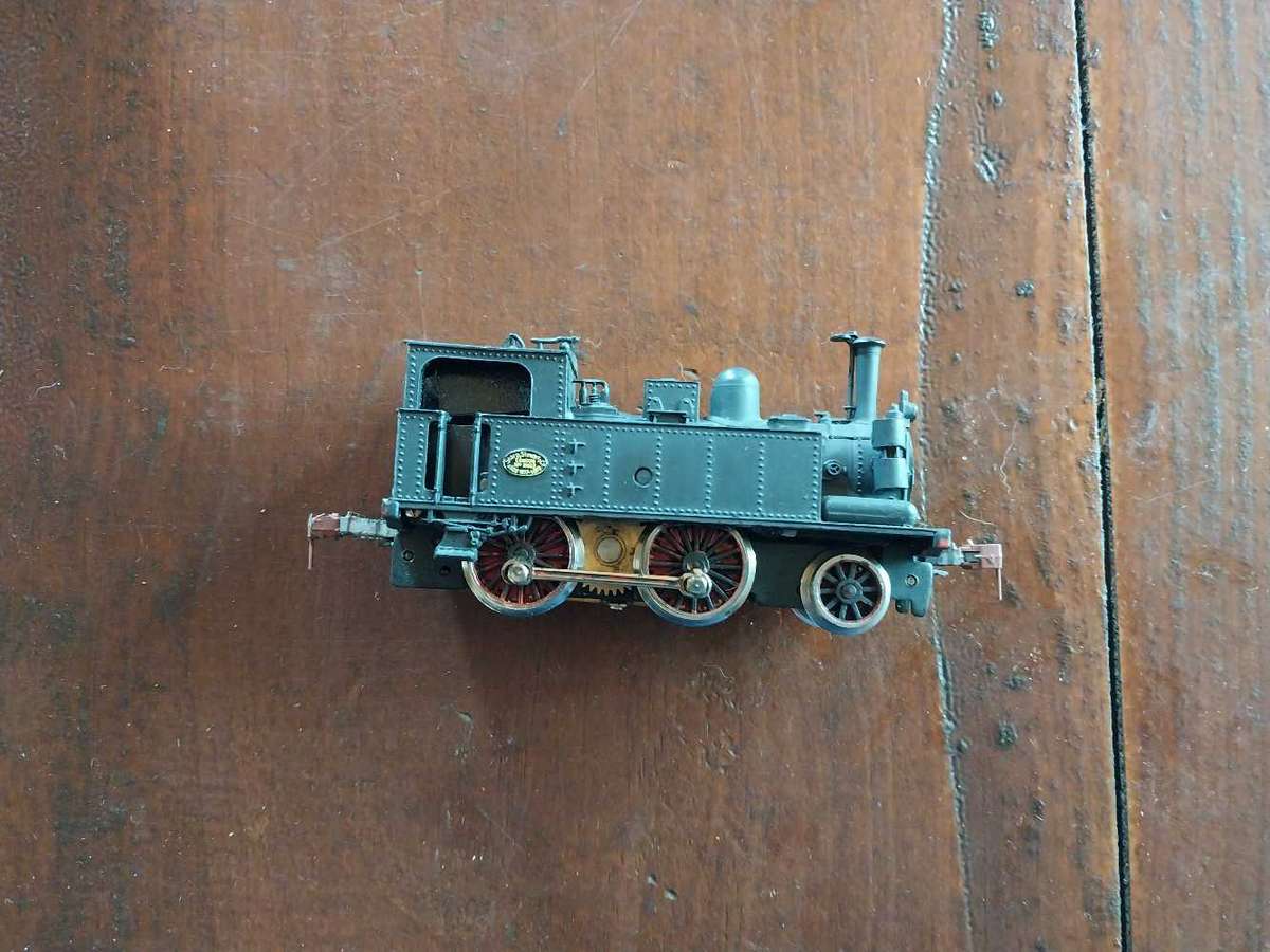 Elecrotrein 2-4-0 steam loco