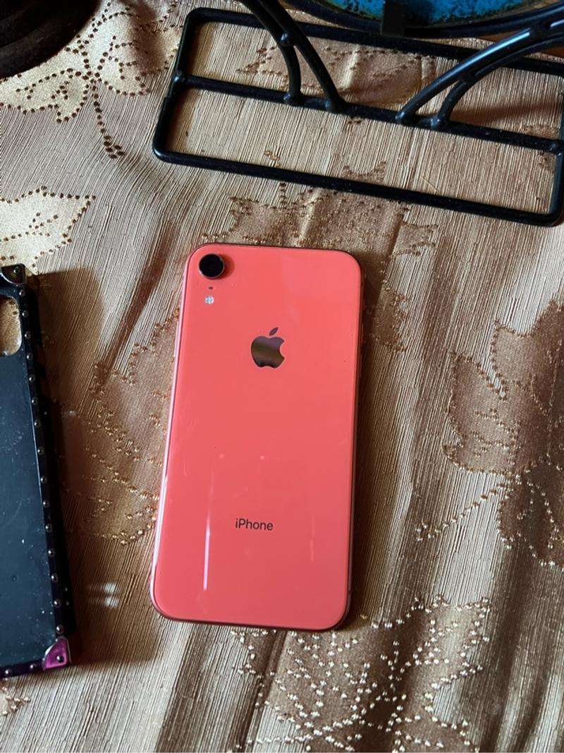 I Phone XR Peach