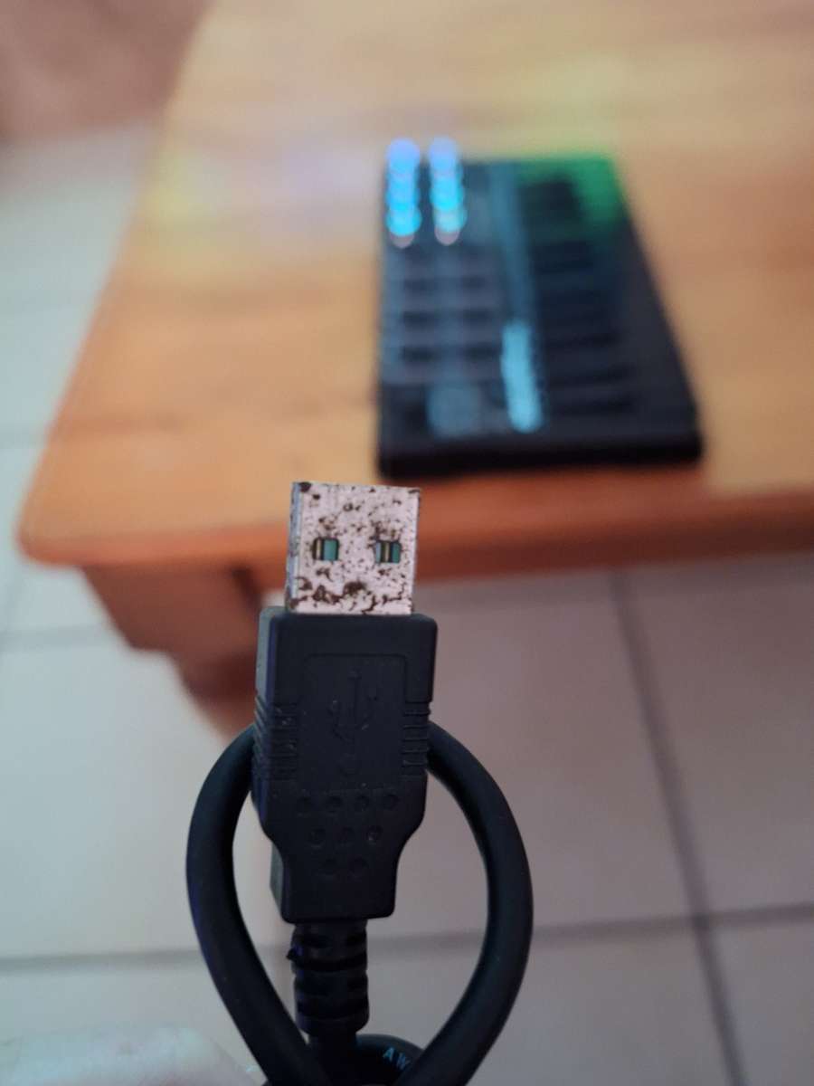 AKAI PRO MPK mini 1 audio midi controller (Black edition)