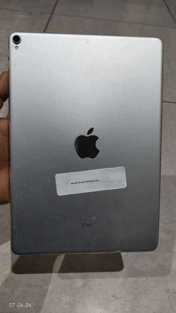 iPad Pro 10.5 " (2017) 256GB wifi only A1701(Pre Owned)