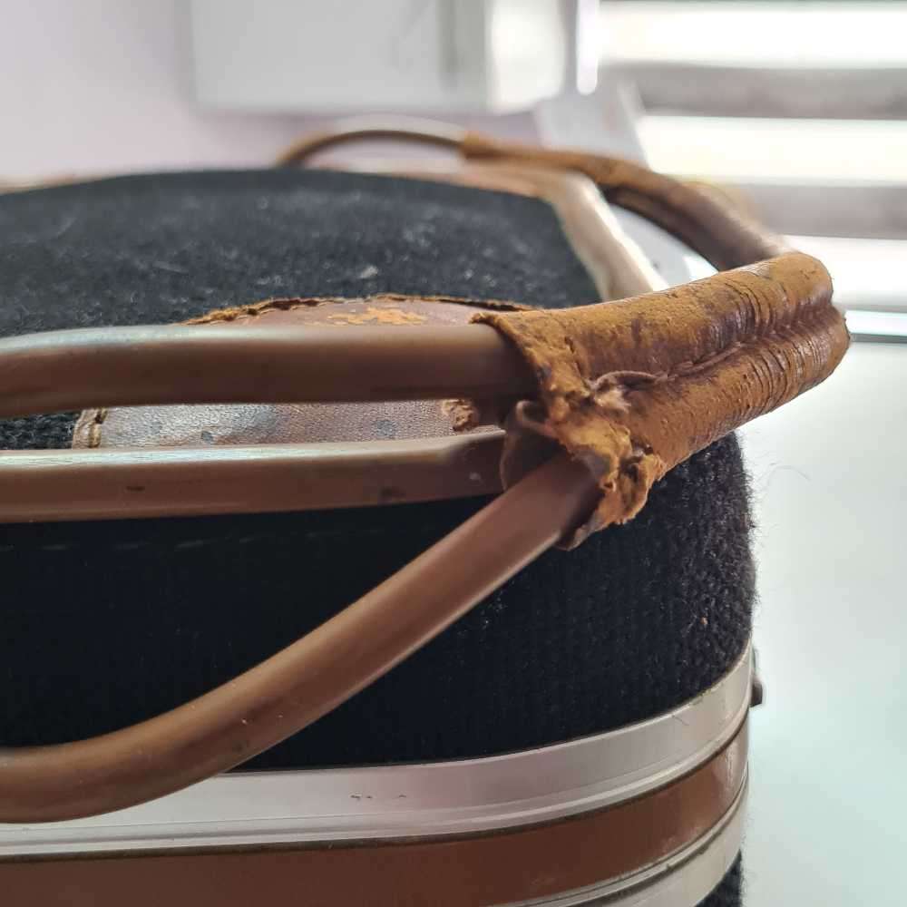 Vintage skyway Skyway makeup carry bag