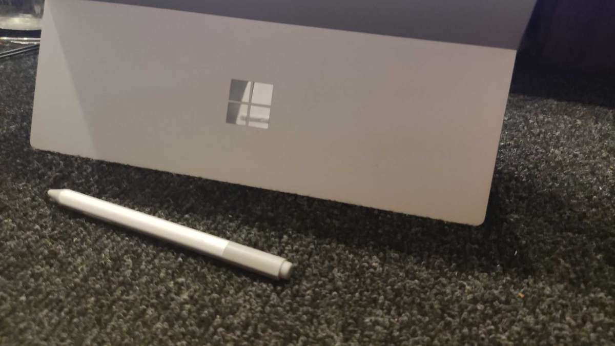 Microsoft Surface Pro 5 (2017)