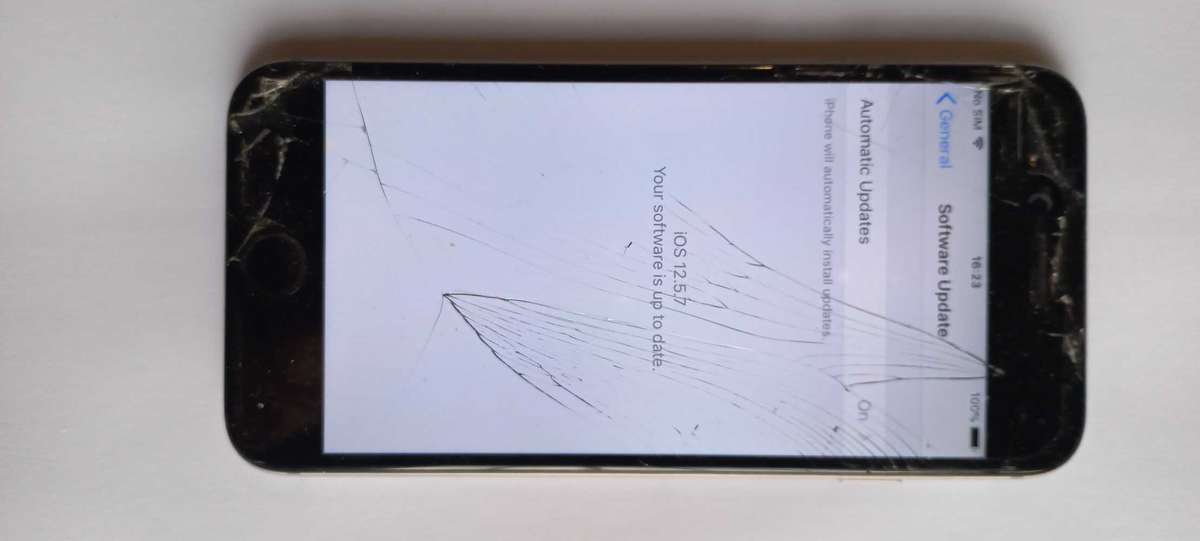 IPhone 6 Space Grey (Damaged screen)