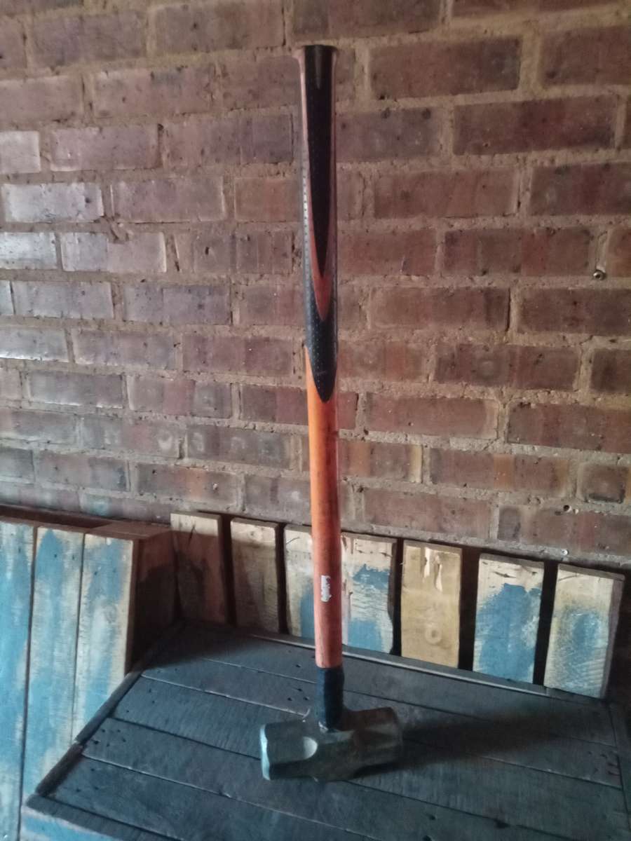 Grip 16 pound hammer