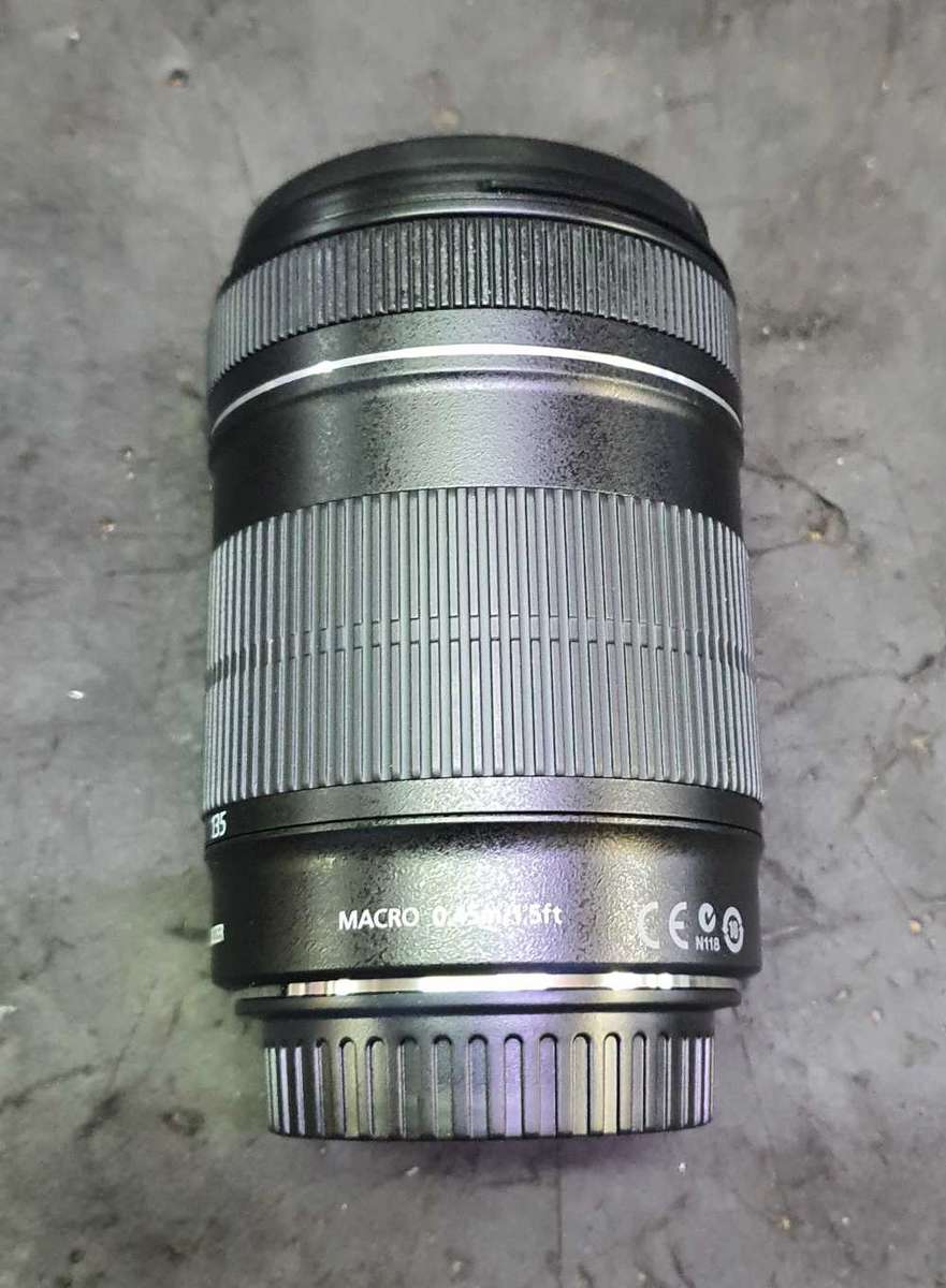 Canon EOS 18-135mm f/3.5-5.6 is lens