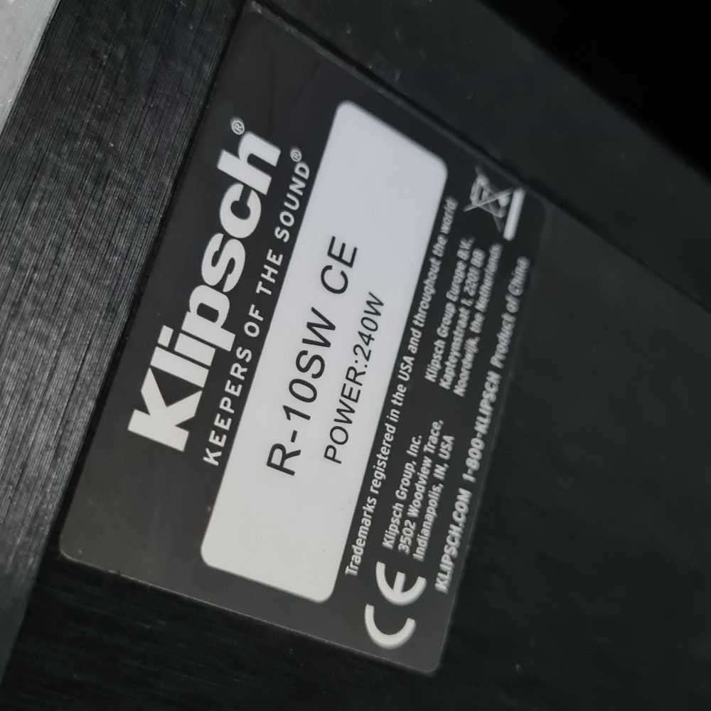 Klipsch R-28F 3.1 speakers. 2 towers, one center and one 10` Subwoofer. Speakers