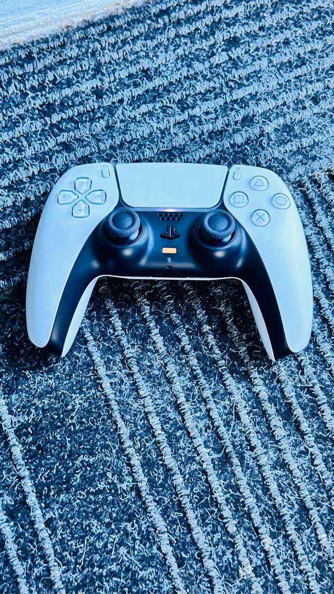 PlayStation 5 (PS5) DualSense Wireless Controller - Glacier White