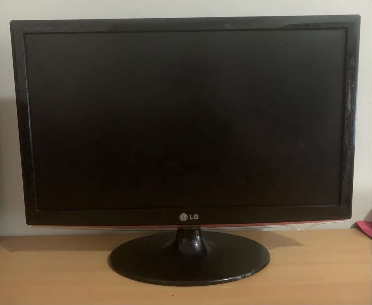 LG Flatron W2261VP-PF 22 Inch Full HD LCD HDMI Monitor.