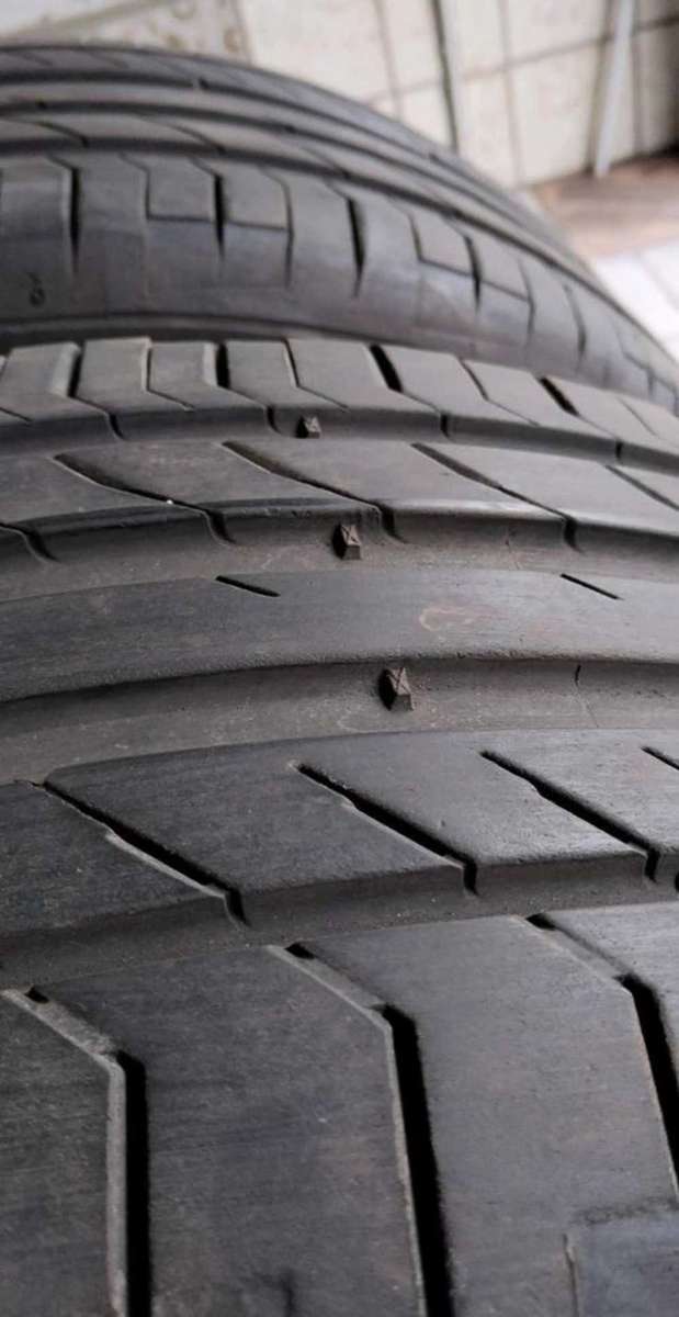 255/50/20 Continental ContiSport Contact . 80% life