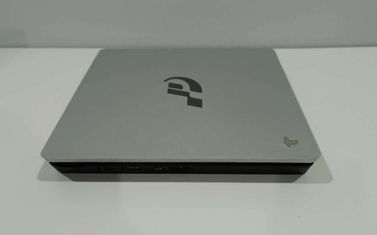 Playstation 4 Slim Limited Edition GT 1TB