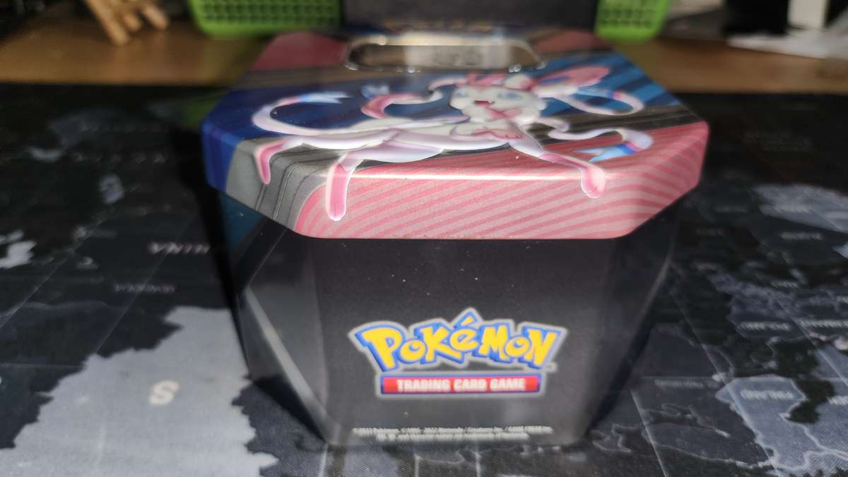 Auction- original pokemon cards and tin