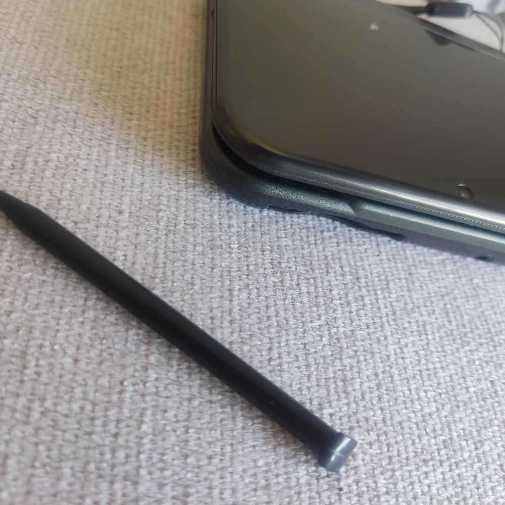 `New` Nintendo 3dsxl console with original stylus and charger